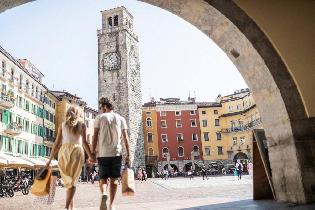 Me Ca - Appartamento Vacanze Riva del Garda Exterior photo
