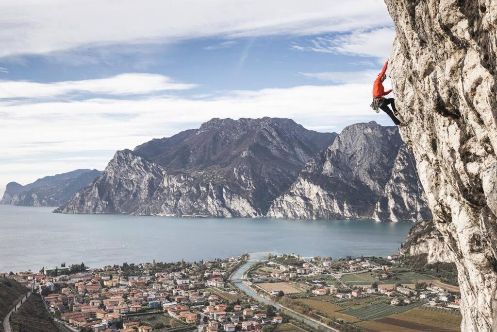 Me Ca - Appartamento Vacanze Riva del Garda Exterior photo